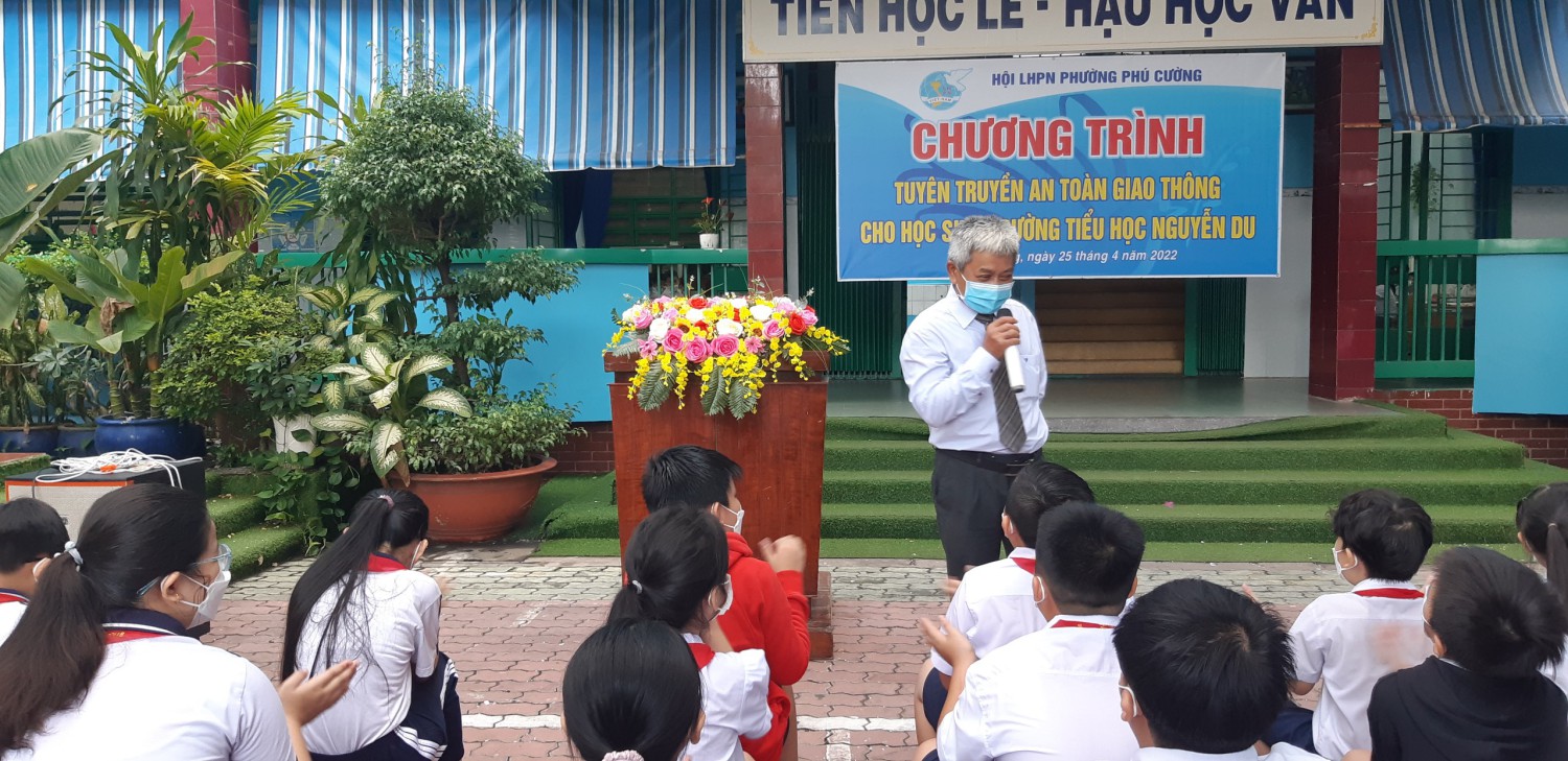 TUYÊN TRUYỀN AN TOÀN GIAO THÔNG CHO HỌC SINH