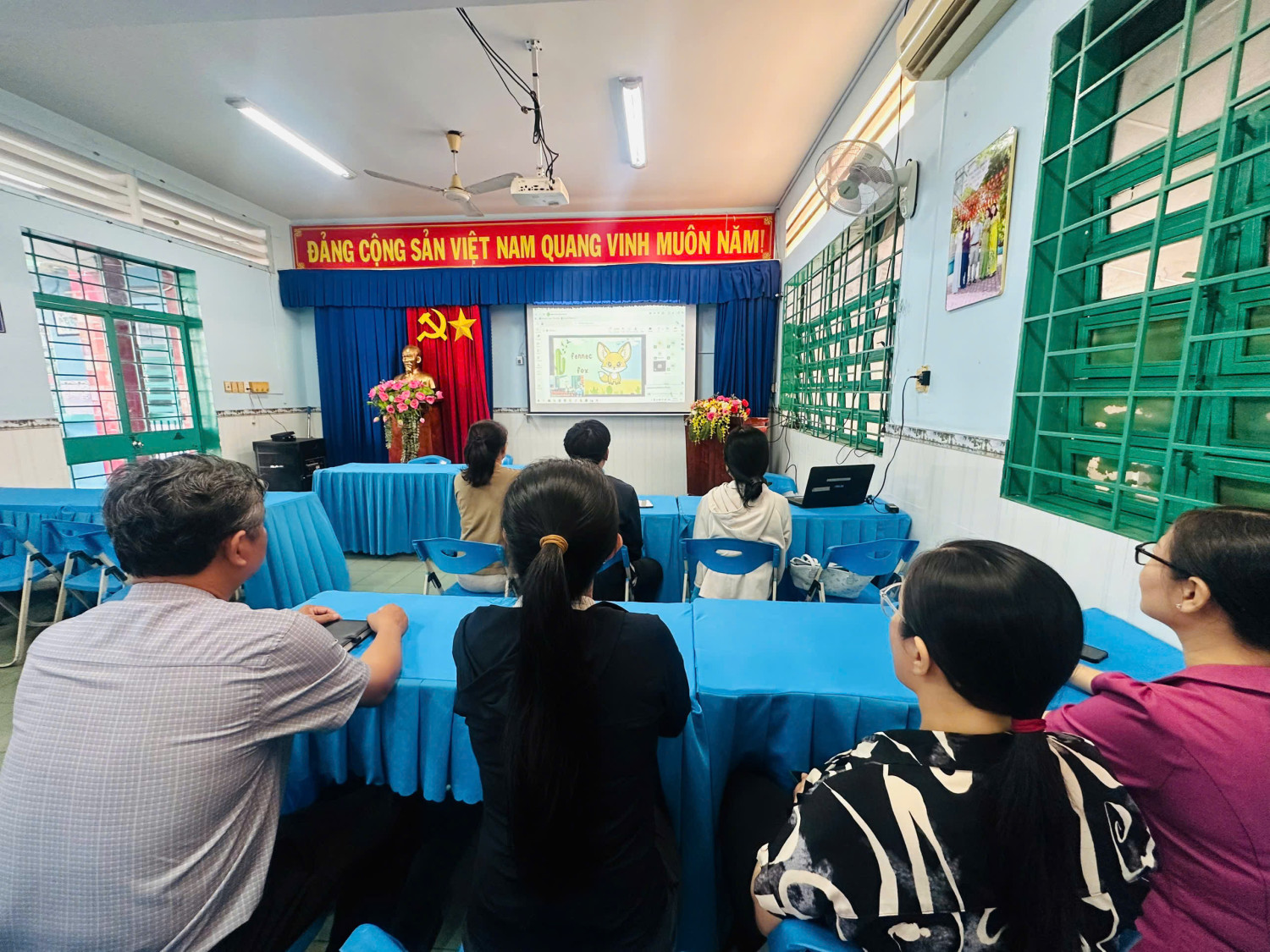 TẬP HUẤN CHUYÊN ĐỀ: “ĐỔI MỚI PHƯƠNG PHÁP DẠY HỌC TIẾNG ANH CẤP TIỂU HỌC GẮN VỚI SỰ HỖ TRỢ CỦA CÔNG NGHỆ SỐ VÀ TRÍ TUỆ NHÂN TẠO”